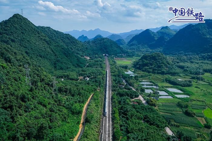中国速度！京广高铁全线按时速350公里运营 第 1 张