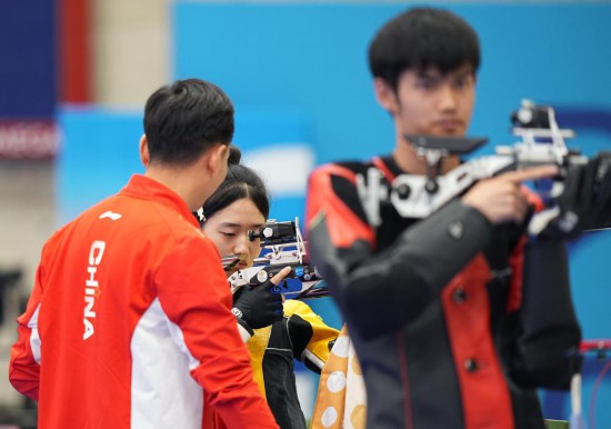 中国组合黄雨婷/盛李豪摘得巴黎奥运会首金 第 12 张