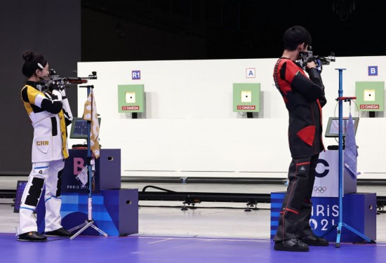 中国组合黄雨婷/盛李豪摘得巴黎奥运会首金 第 3 张