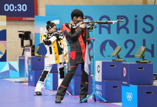 中国组合黄雨婷/盛李豪摘得巴黎奥运会首金 第 8 张