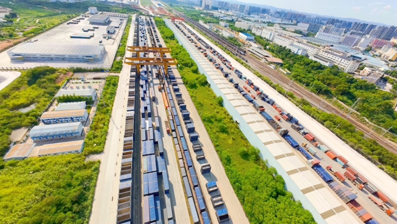 南宁铁路国际港集装箱作业区航拍。柏林摄